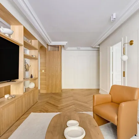 Pick A Flat's In Champs Elysees - Avenue Marceau *